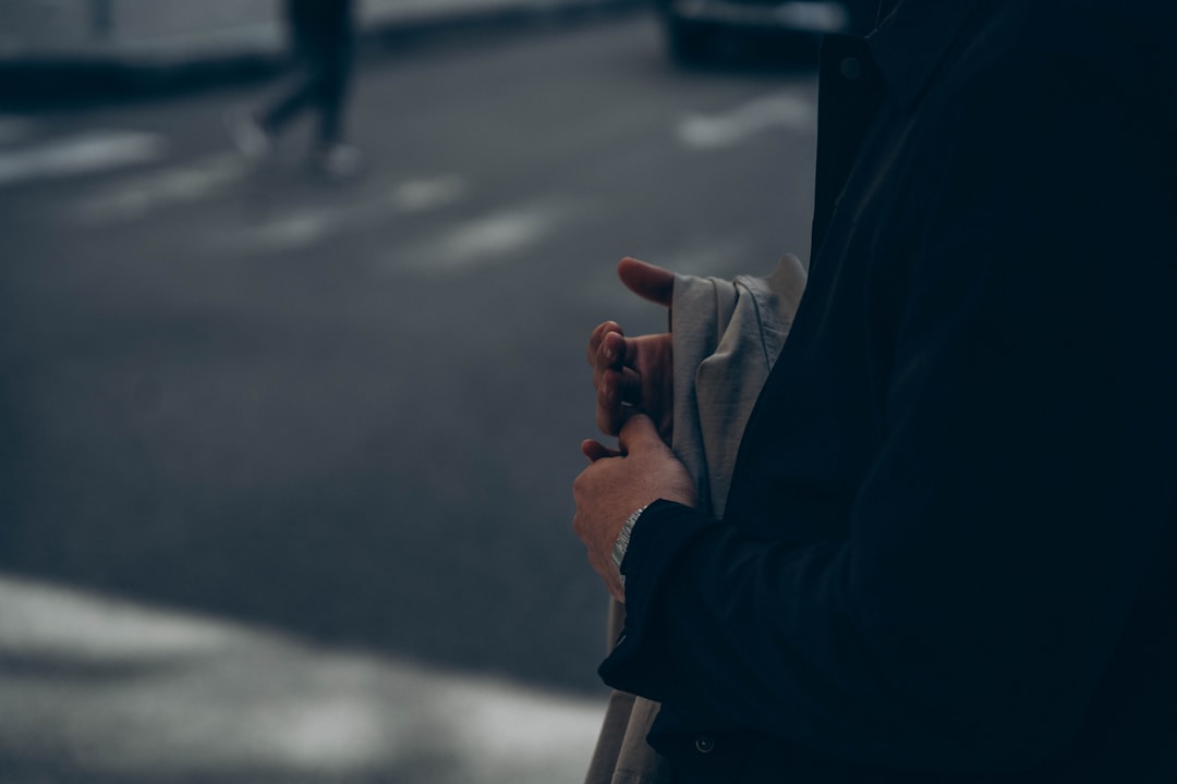 Jeukende vingertoppen: oorzaken, herkenning en tips voor verlichting